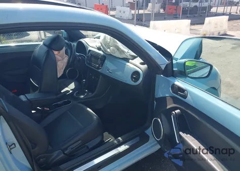 2013 Volkswagen Beetle 2.5L z USA, uszkodzony, nr VIN 3VWJX7AT9DM602106